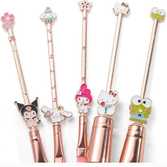 Hello Kitty Pink Makeup Brushes - Picture 2 of 4